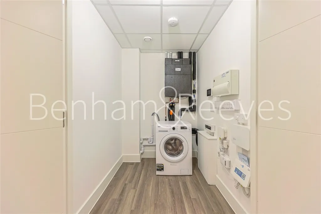 Sanday Drive, Beaufort Park, NW9, photo 19