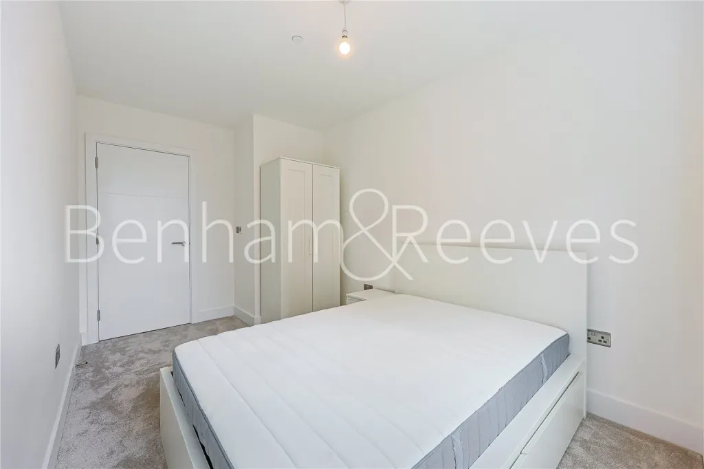 Sanday Drive, Beaufort Park, NW9, photo 9