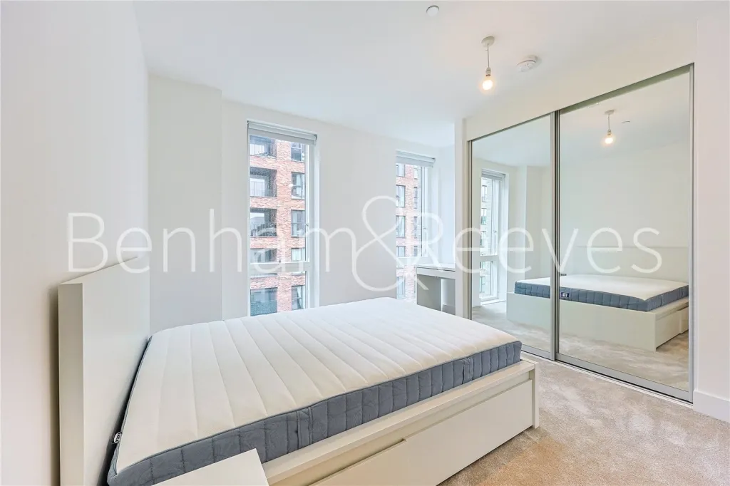 Sanday Drive, Beaufort Park, NW9, photo 5