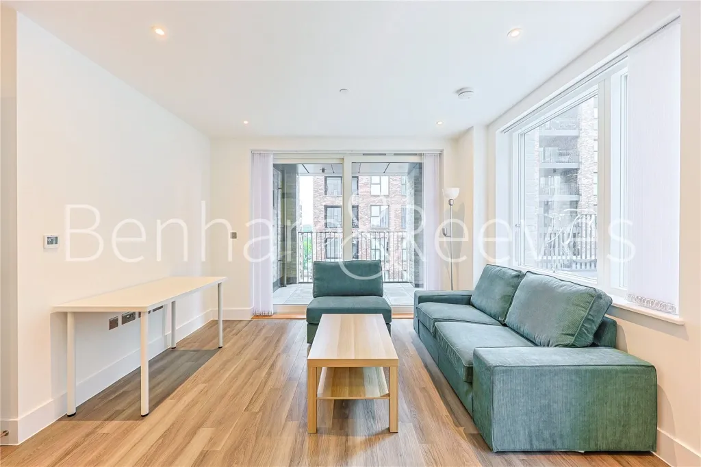 Sanday Drive, Beaufort Park, NW9, photo 2