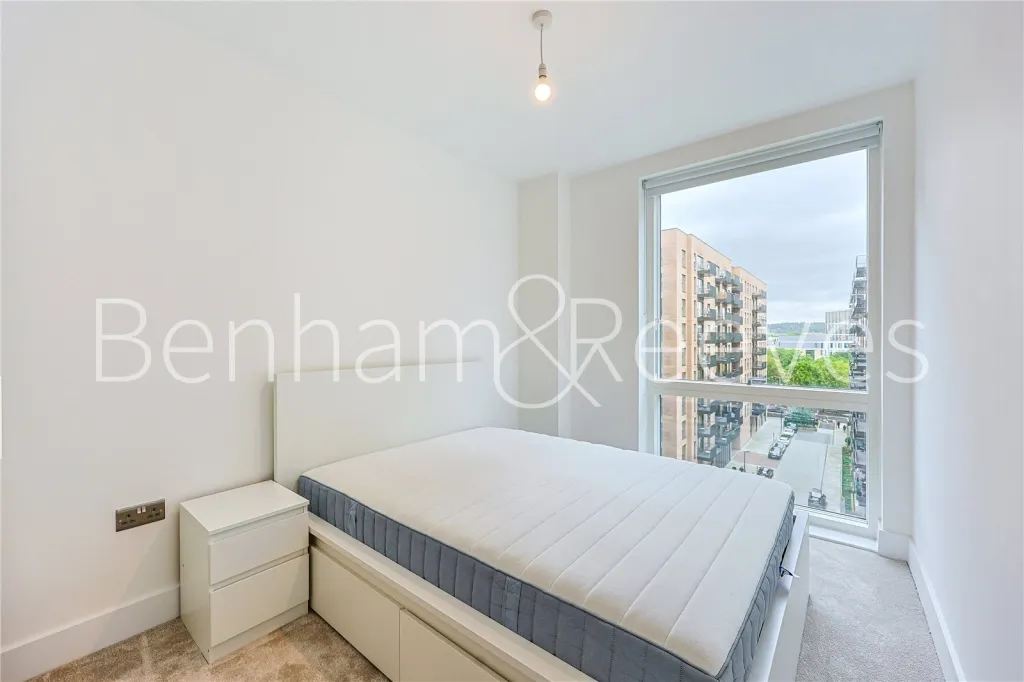Sanday Drive, Beaufort Park, NW9, photo 8