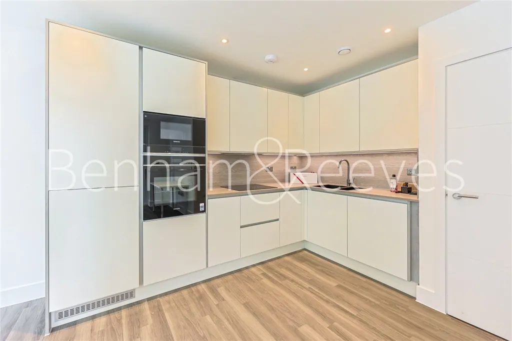 Sanday Drive, Beaufort Park, NW9, photo 11