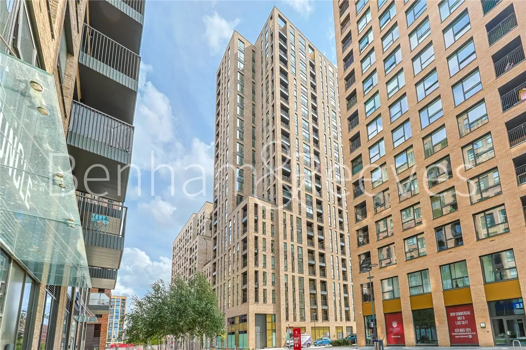 Sanday Drive, Beaufort Park, NW9, photo 10