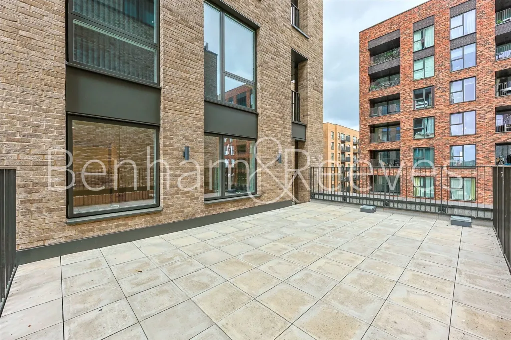 Sanday Drive, Beaufort Park, NW9, photo 12