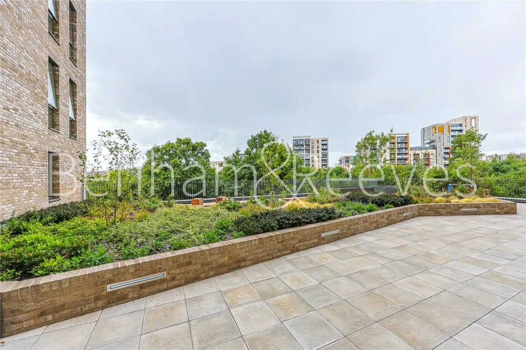 Sanday Drive, Beaufort Park, NW9, photo 20