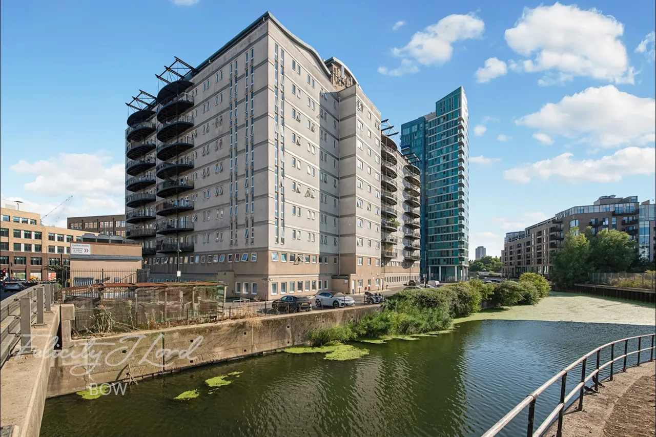 2 bed flat for sale, High Street, London