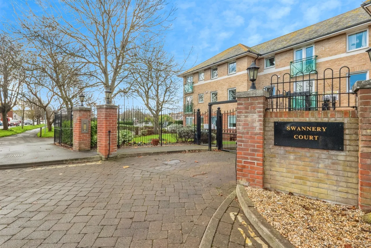 1 bed flat for sale — Commercial Road, Weymouth
