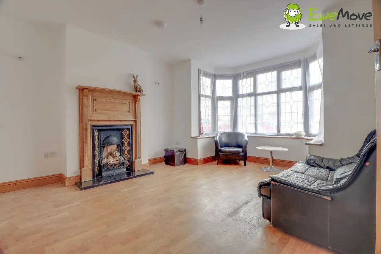 Elmwood Crescent, Luton, LU2, photo 2