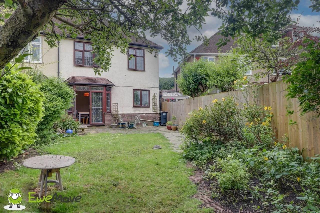 Elmwood Crescent, Luton, LU2, photo 3
