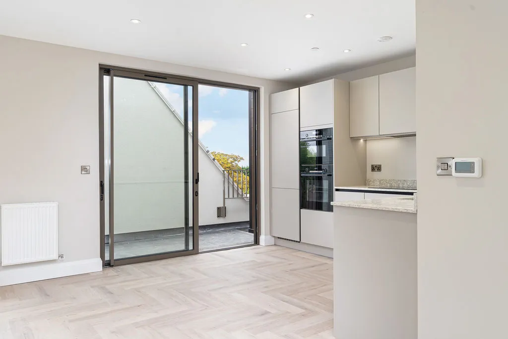 1 Smitham Bottom Lane, Purley CR8 3DE, photo 2