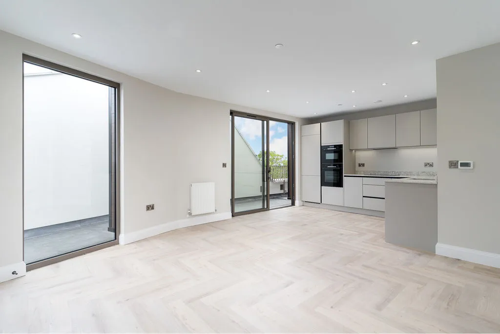 1 Smitham Bottom Lane, Purley CR8 3DE, photo 3