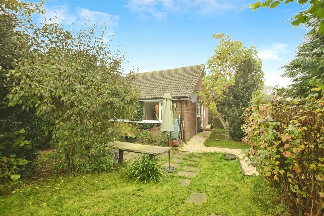 Fern Close, Hawkinge, Folkestone, Kent, CT18, photo 2