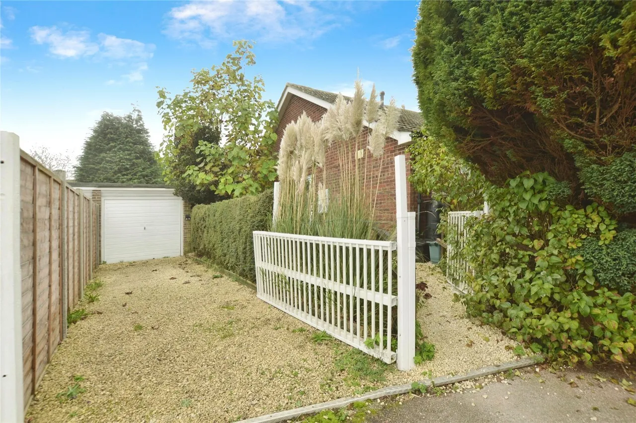 Fern Close, Hawkinge, Folkestone, Kent, CT18, photo 14