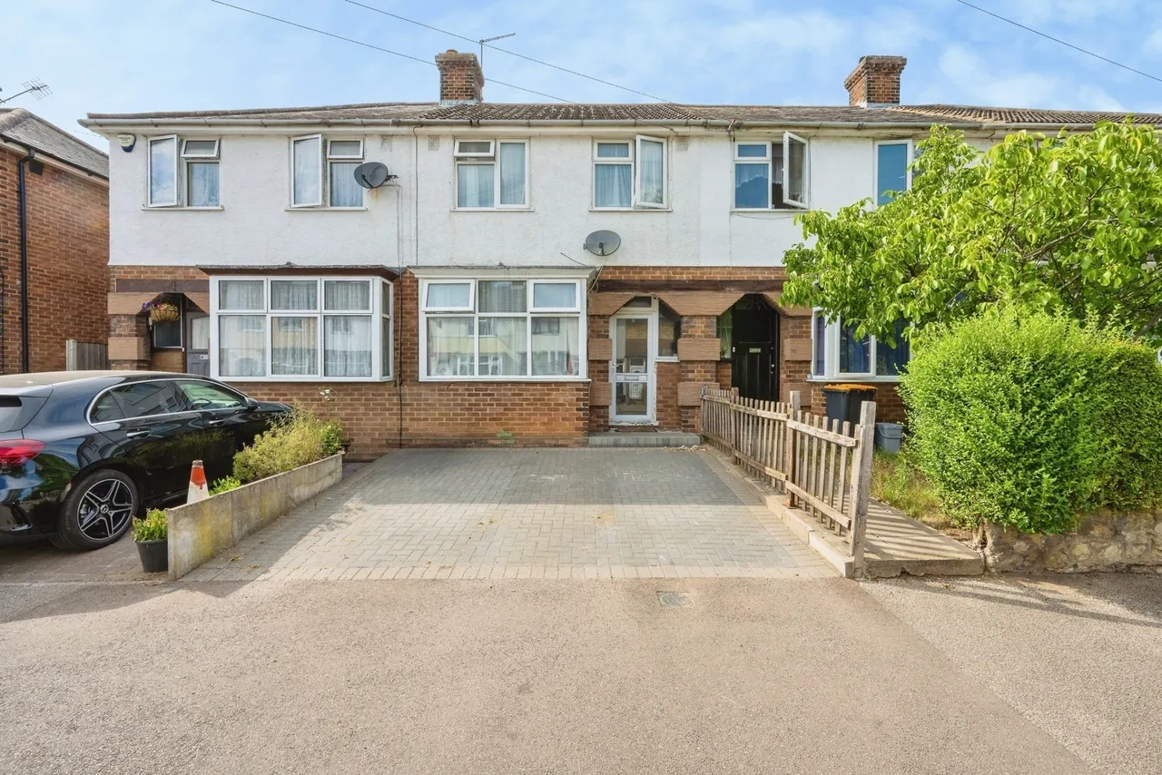 3 bed house for sale, Oak Road, Bedford, MK42