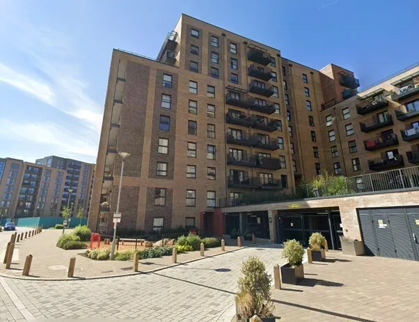 2 bed flat to rent — Thurlow Court, Colnebank Drive, WD18