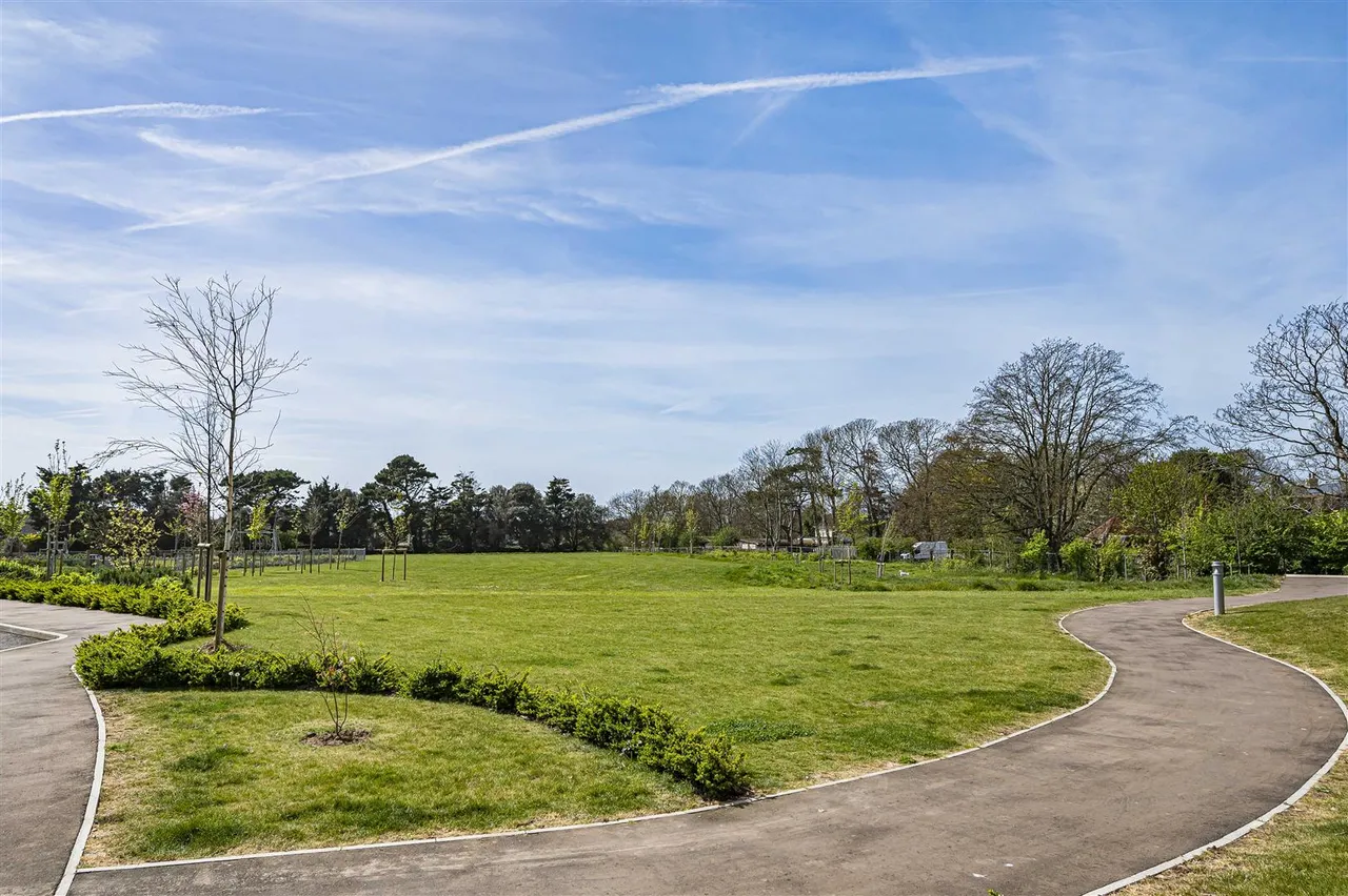 Newlands Place, Seaford, photo 13