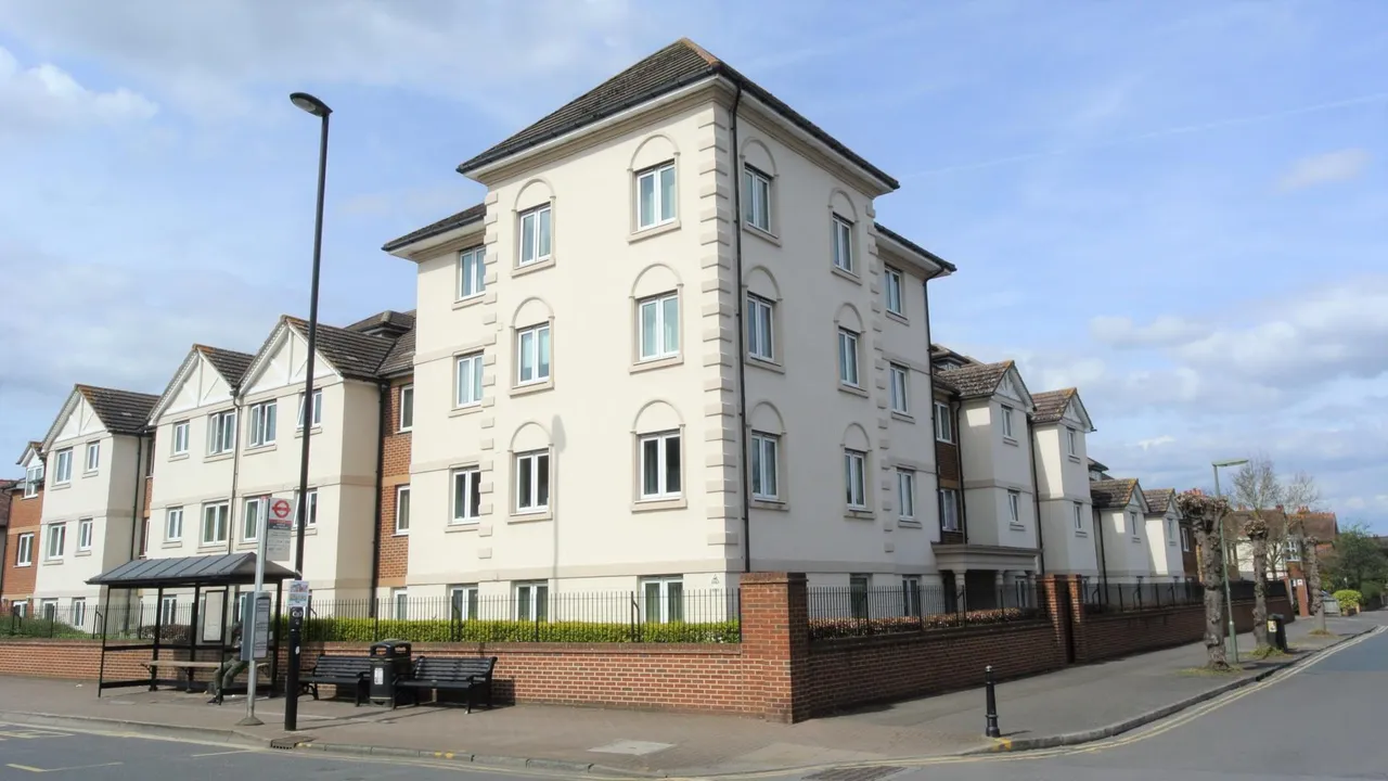1 bed flat for sale — Parkland Grove, Ashford, Surrey, TW15 2GA