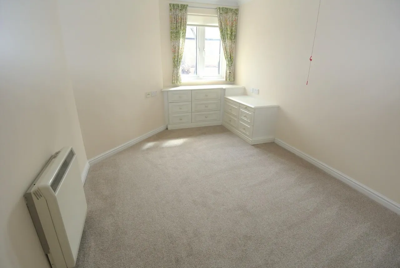 Parkland Grove, Ashford, Surrey, TW15 2GA, photo 3