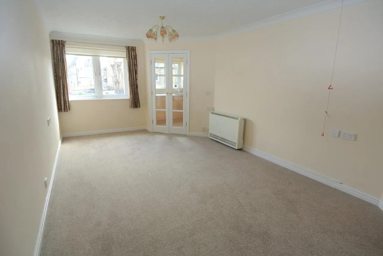 Parkland Grove, Ashford, Surrey, TW15 2GA, photo 2