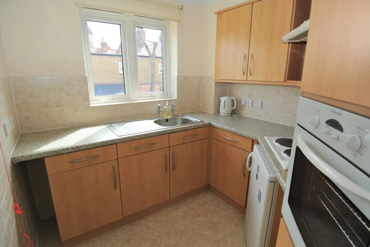 Parkland Grove, Ashford, Surrey, TW15 2GA, photo 4