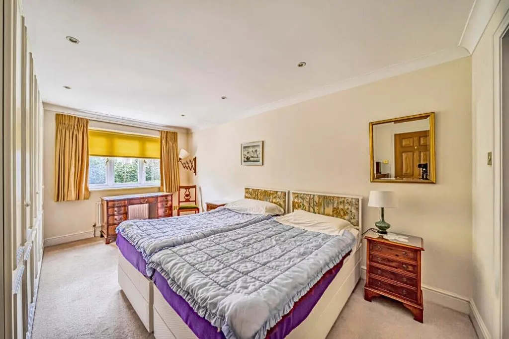 St. Johns Hill Road, Woking, GU21, photo 7