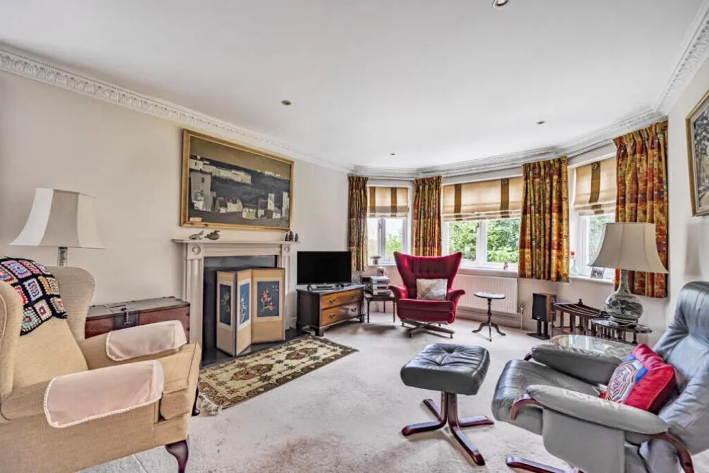 St. Johns Hill Road, Woking, GU21, photo 5