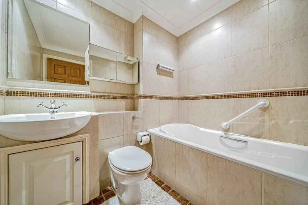 St. Johns Hill Road, Woking, GU21, photo 12
