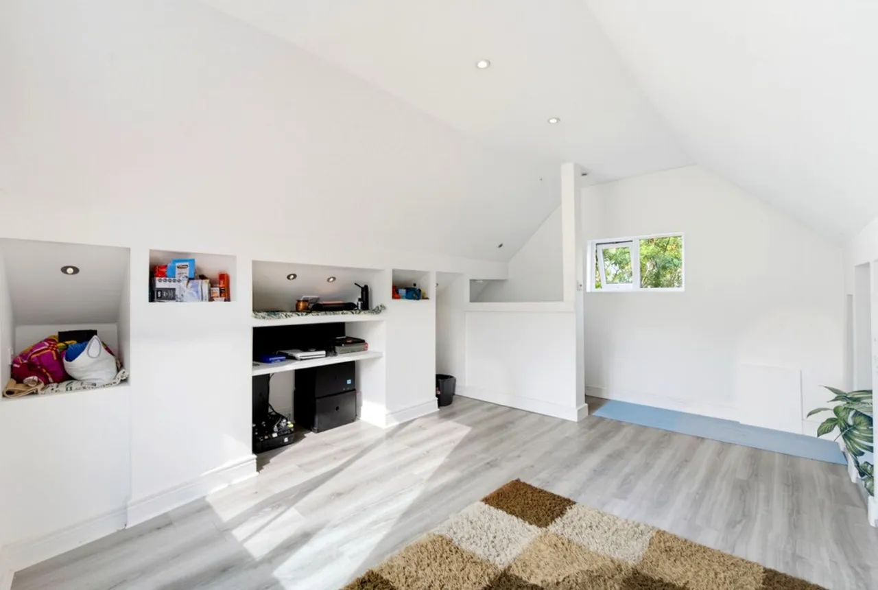 Clarence Street, Staines-upon-Thames, TW18, photo 5