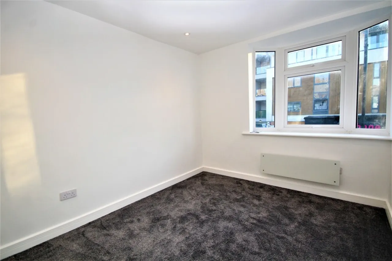 Clarence Street, Staines-upon-Thames, TW18, photo 11