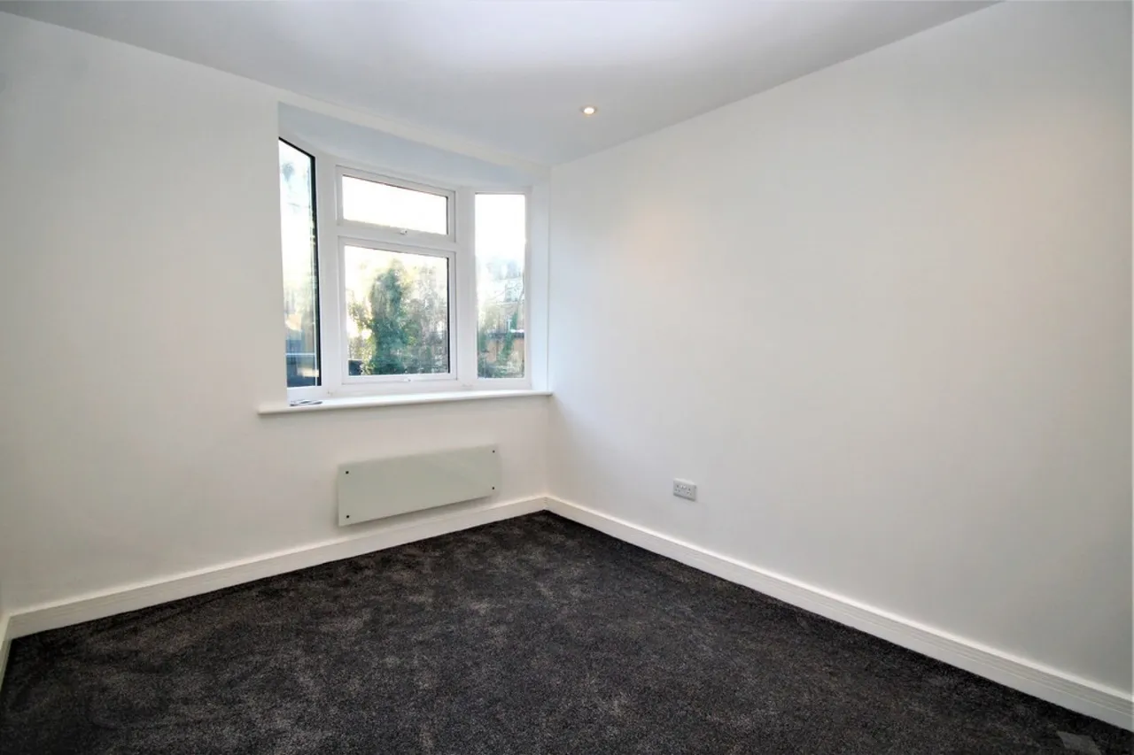 Clarence Street, Staines-upon-Thames, TW18, photo 12