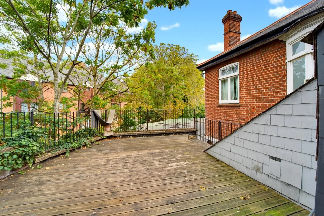 Clarence Street, Staines-upon-Thames, TW18, photo 19