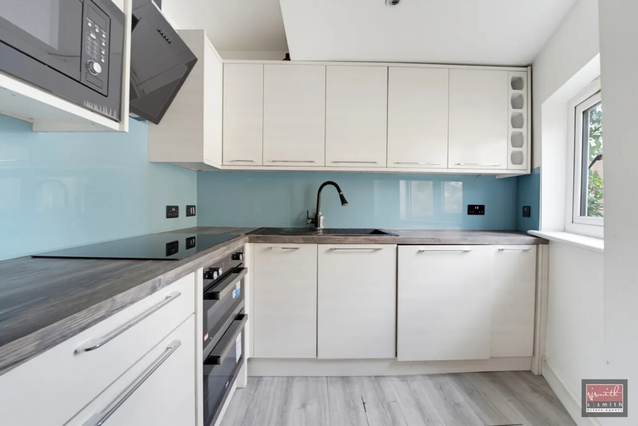 Clarence Street, Staines-upon-Thames, TW18, photo 8