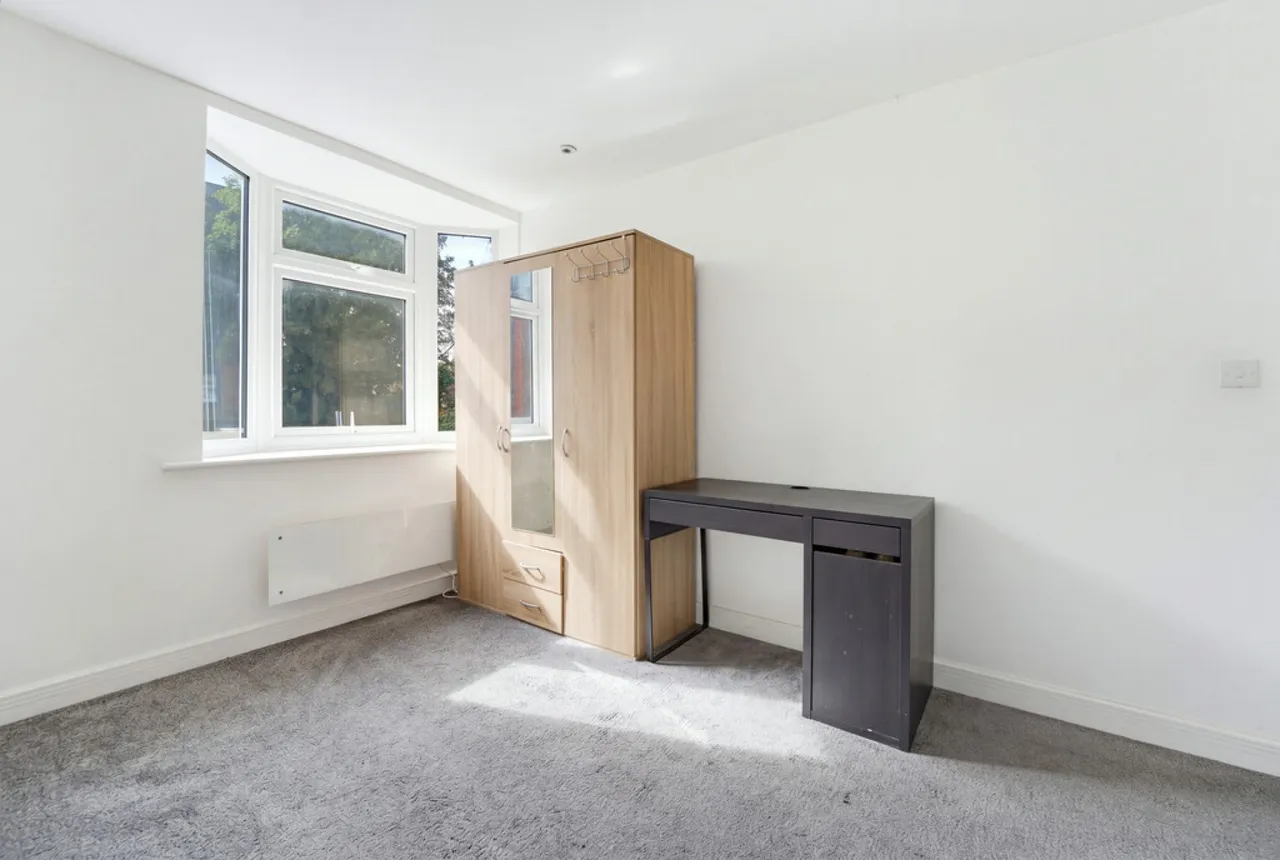 Clarence Street, Staines-upon-Thames, TW18, photo 14