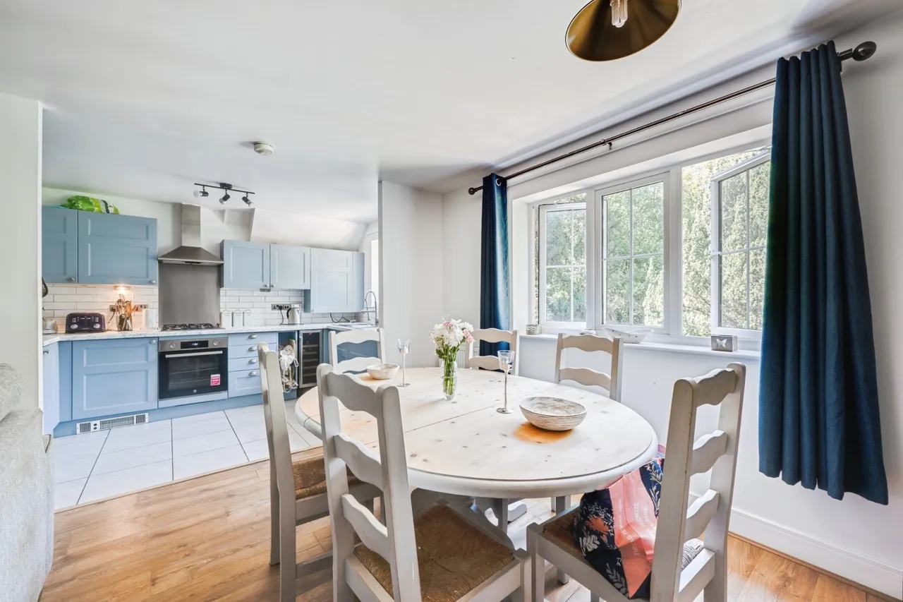 Kingfisher Close, Leatherhead, KT22, photo 5