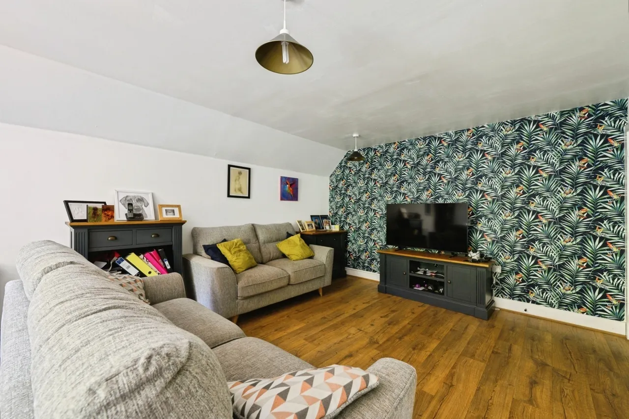 Kingfisher Close, Leatherhead, KT22, photo 7