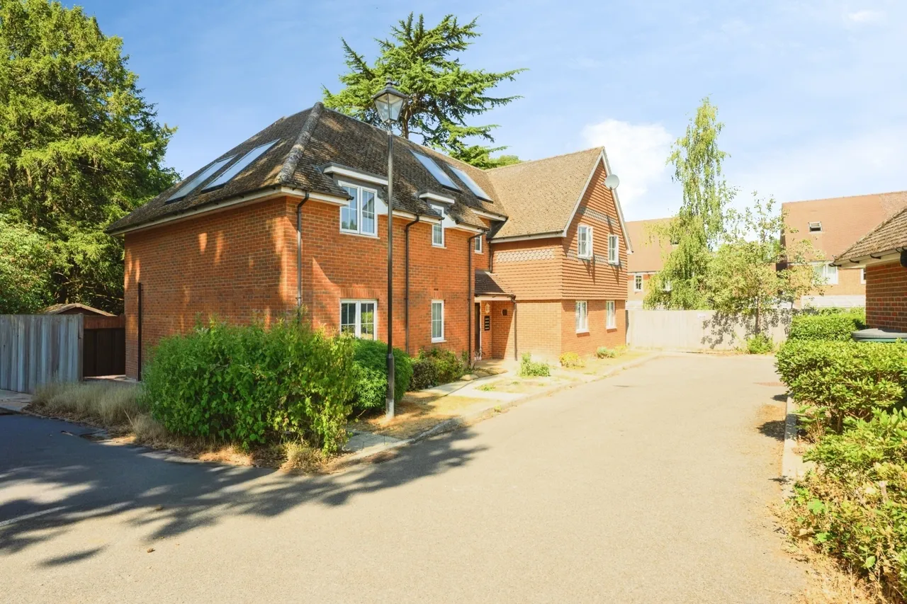 Kingfisher Close, Leatherhead, KT22, photo 4