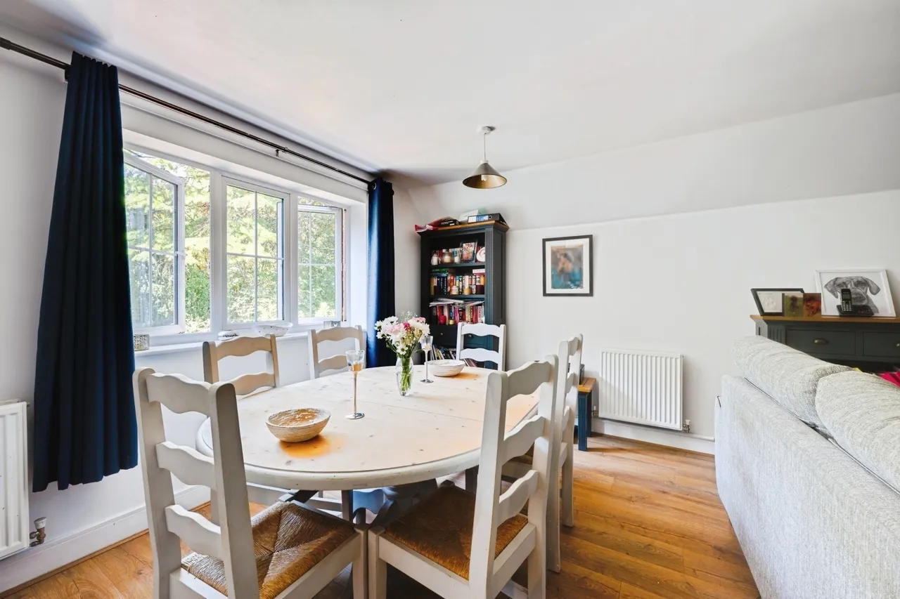 Kingfisher Close, Leatherhead, KT22, photo 10