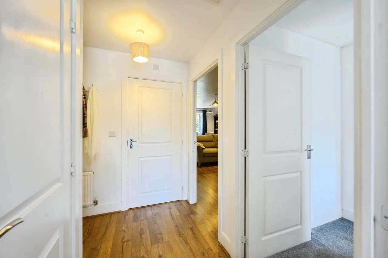 Kingfisher Close, Leatherhead, KT22, photo 11