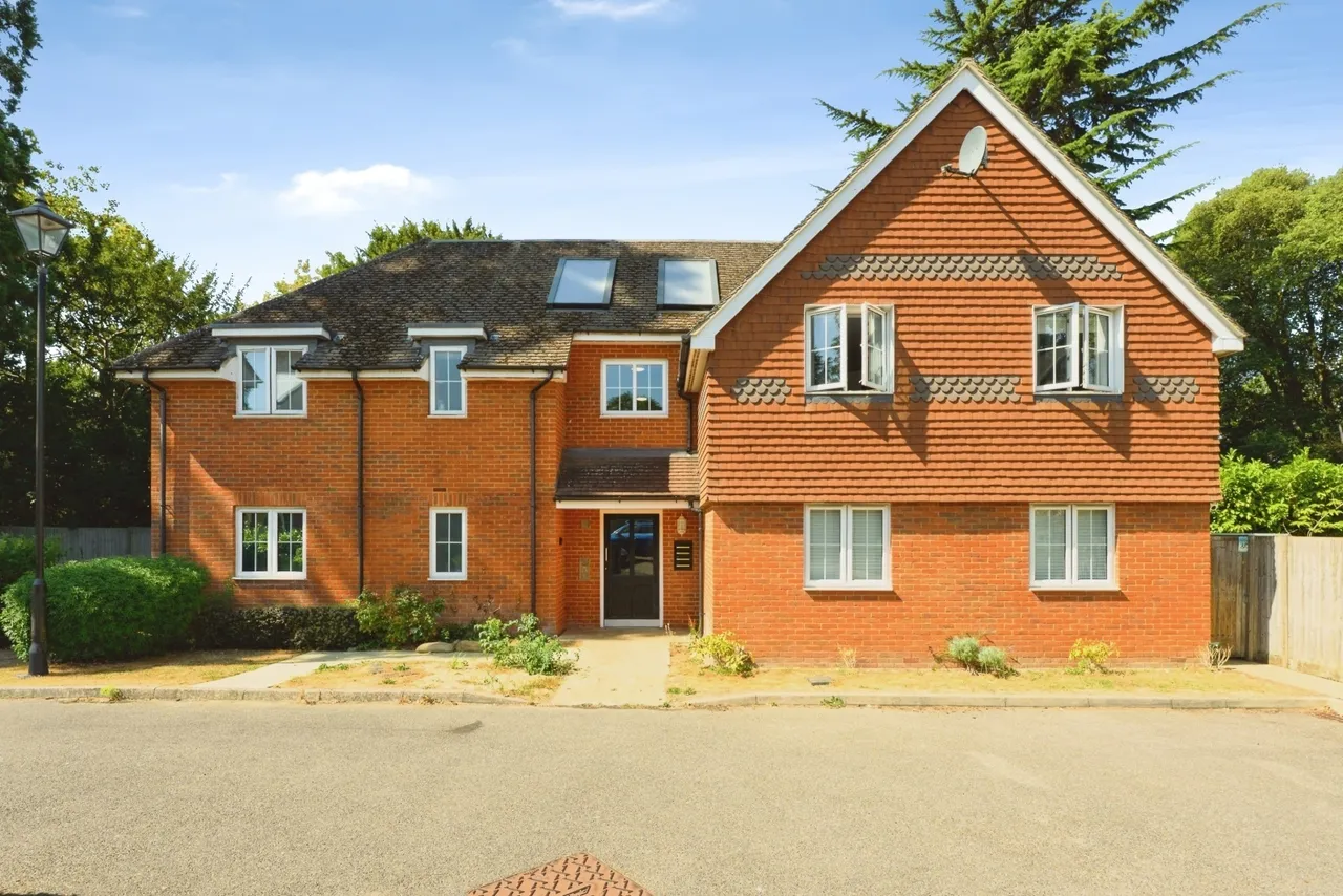 Kingfisher Close, Leatherhead, KT22, photo 9