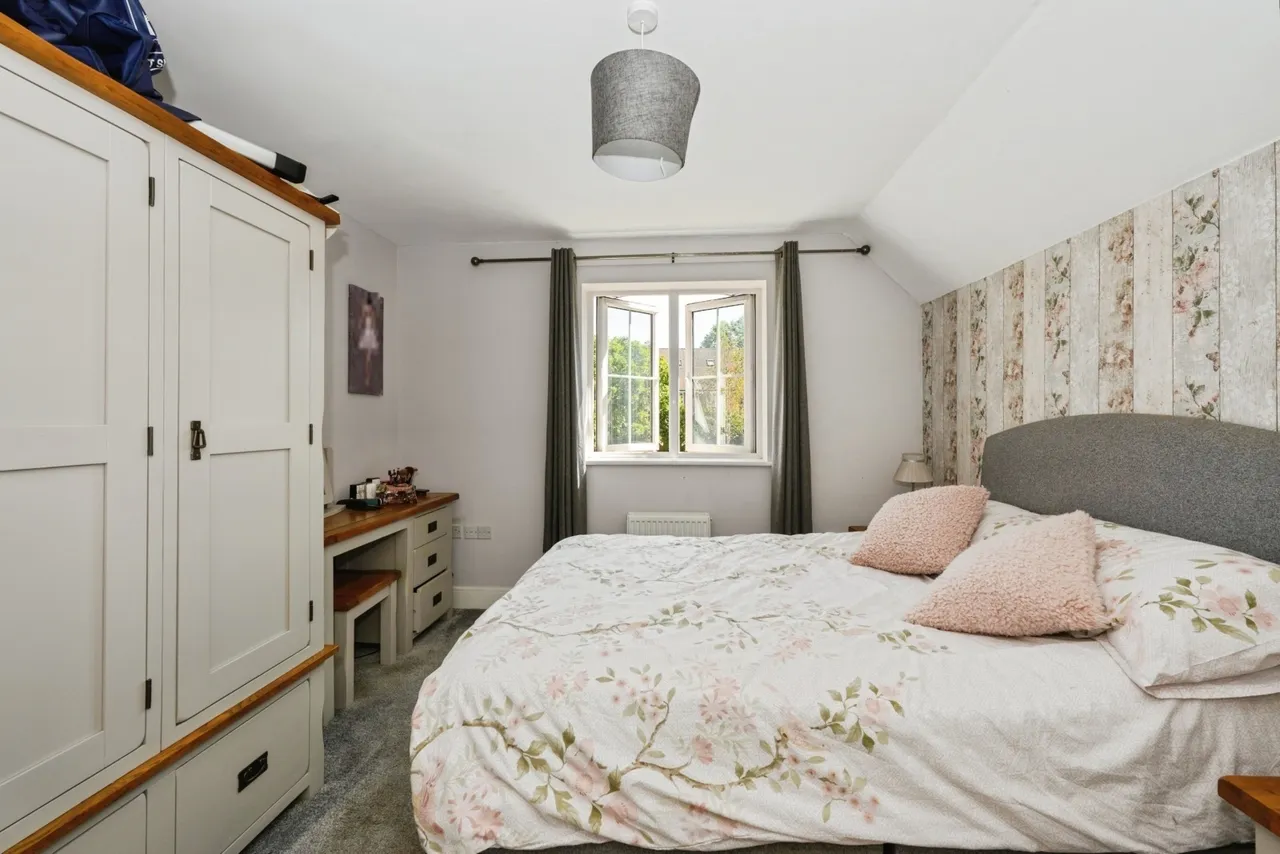 Kingfisher Close, Leatherhead, KT22, photo 8