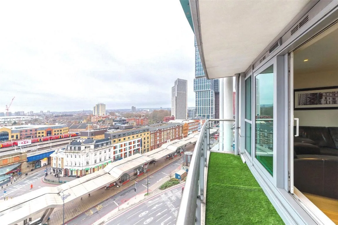 St. George Wharf, London, photo 9