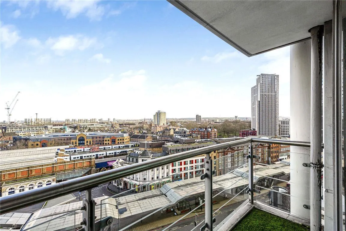 St. George Wharf, London, photo 7