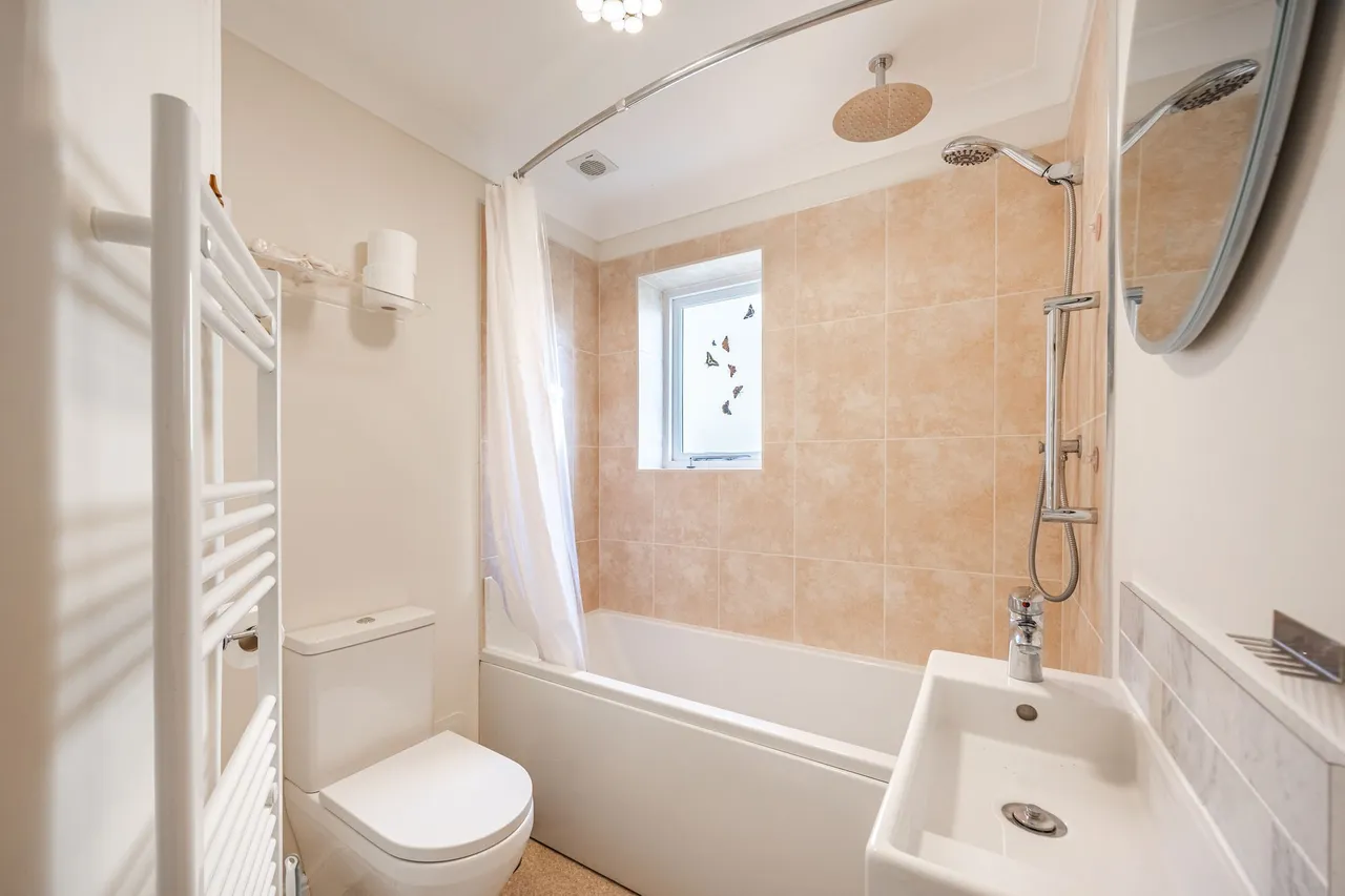 Immaculate Coastal Retreat with Priva, photo 12