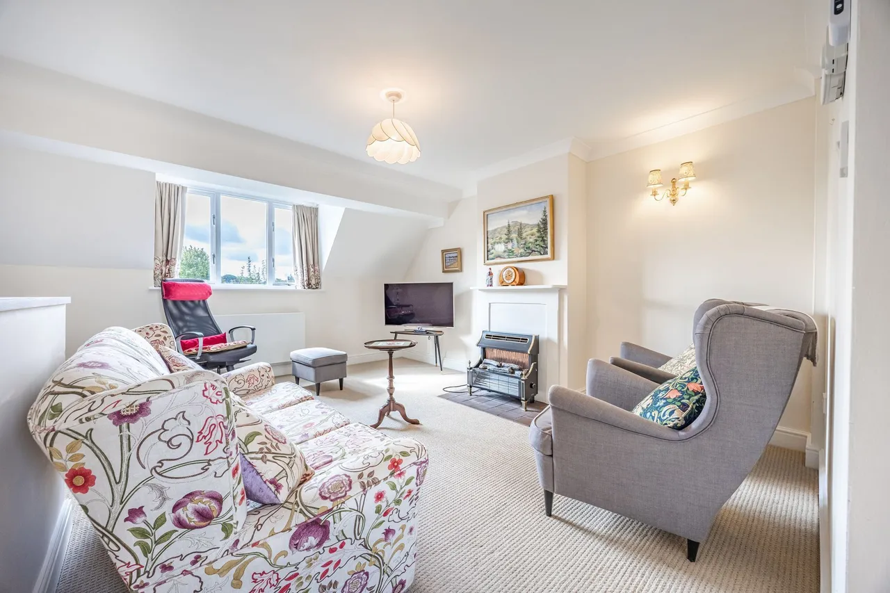 Immaculate Coastal Retreat with Priva, photo 5