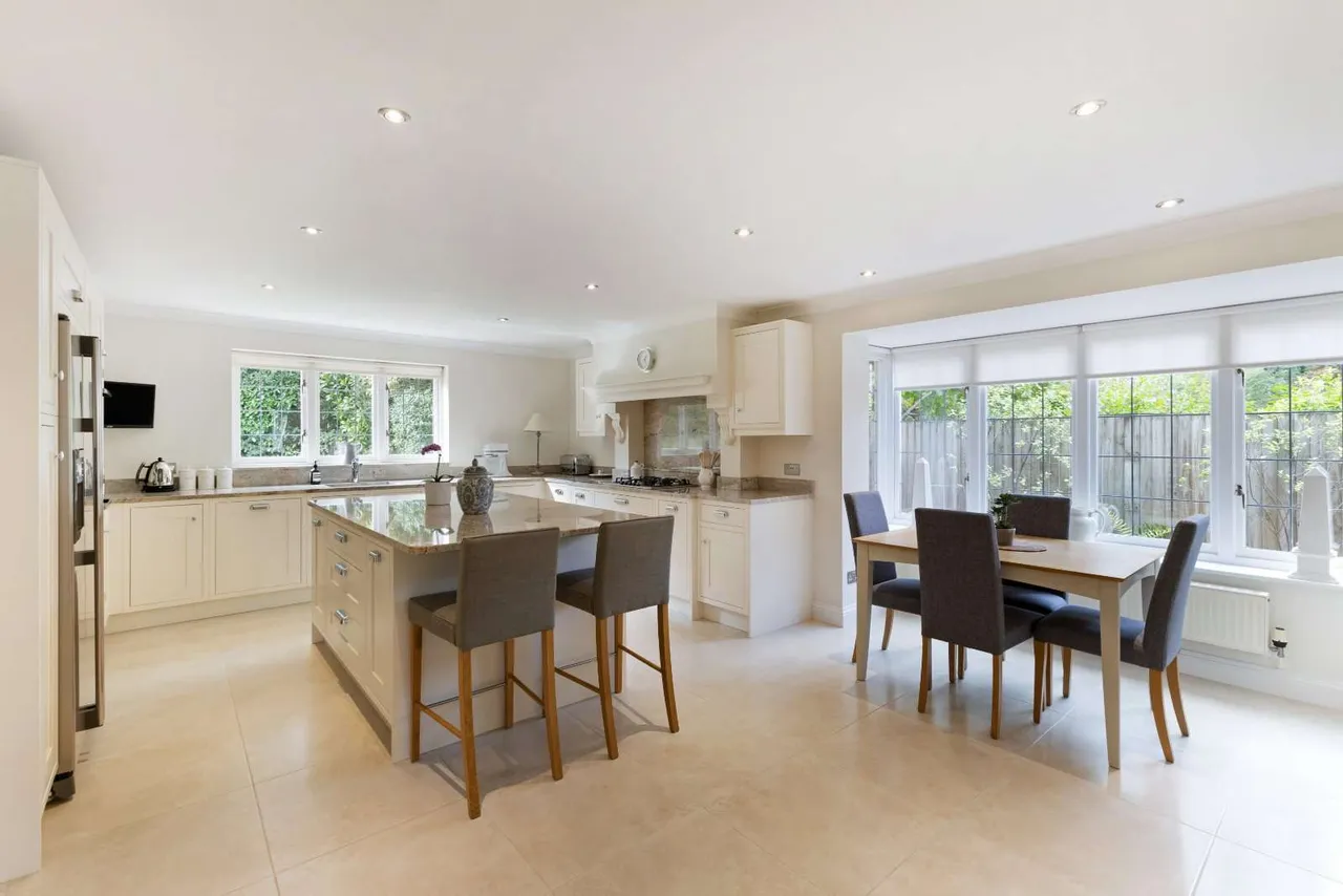 Lytton Park, Cobham, Surrey, KT11 2HB, photo 3