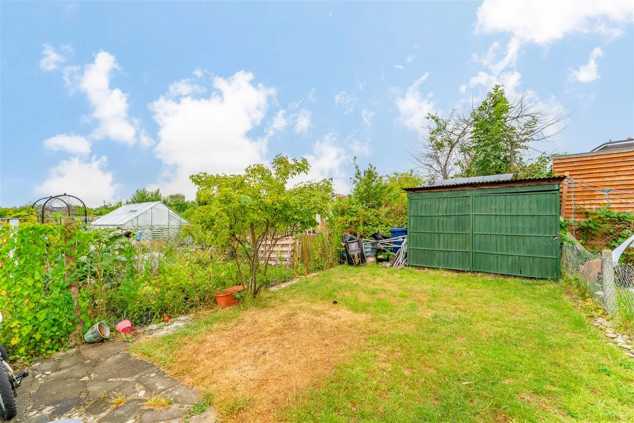 Browning Avenue, Hanwell, photo 10