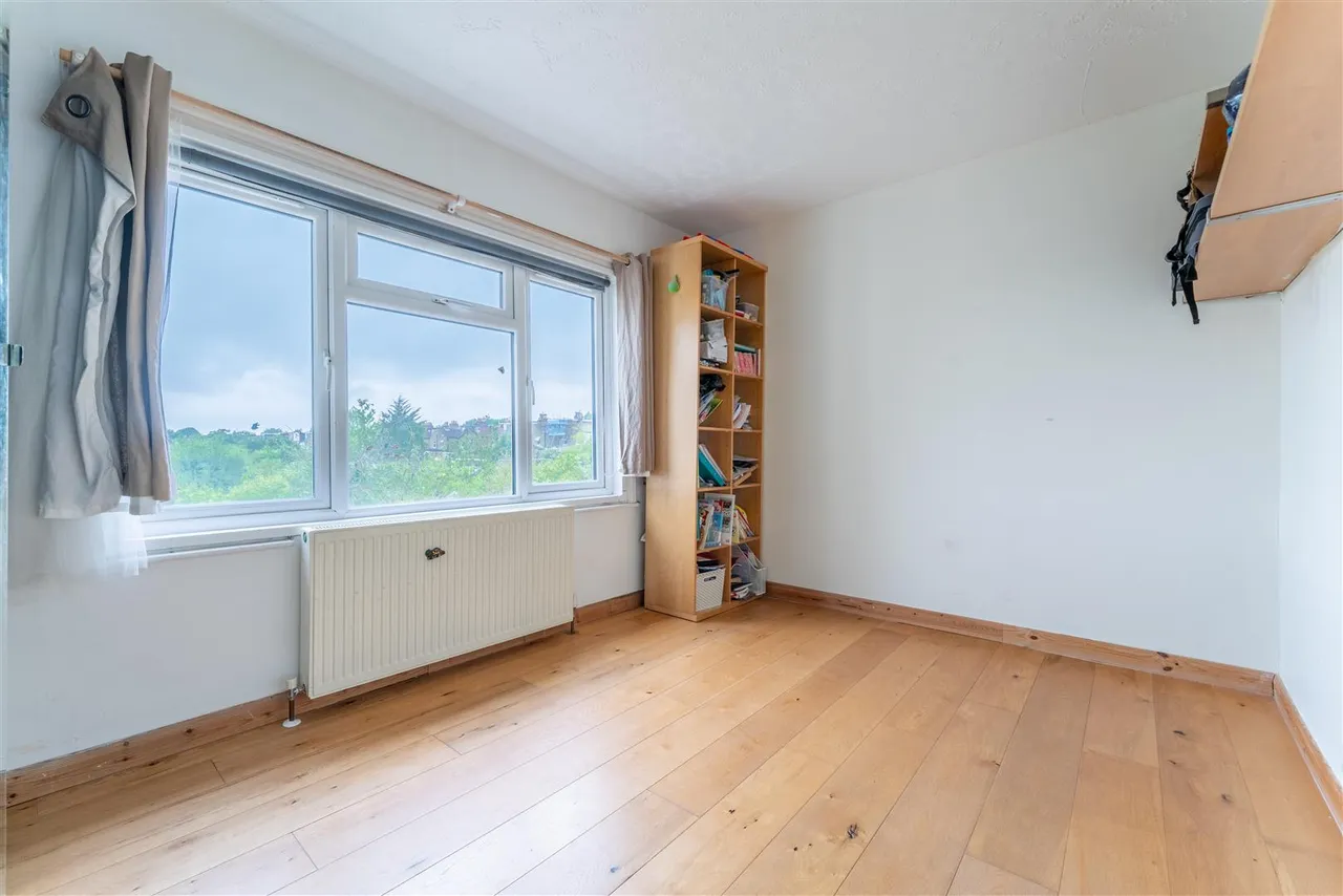 Browning Avenue, Hanwell, photo 6