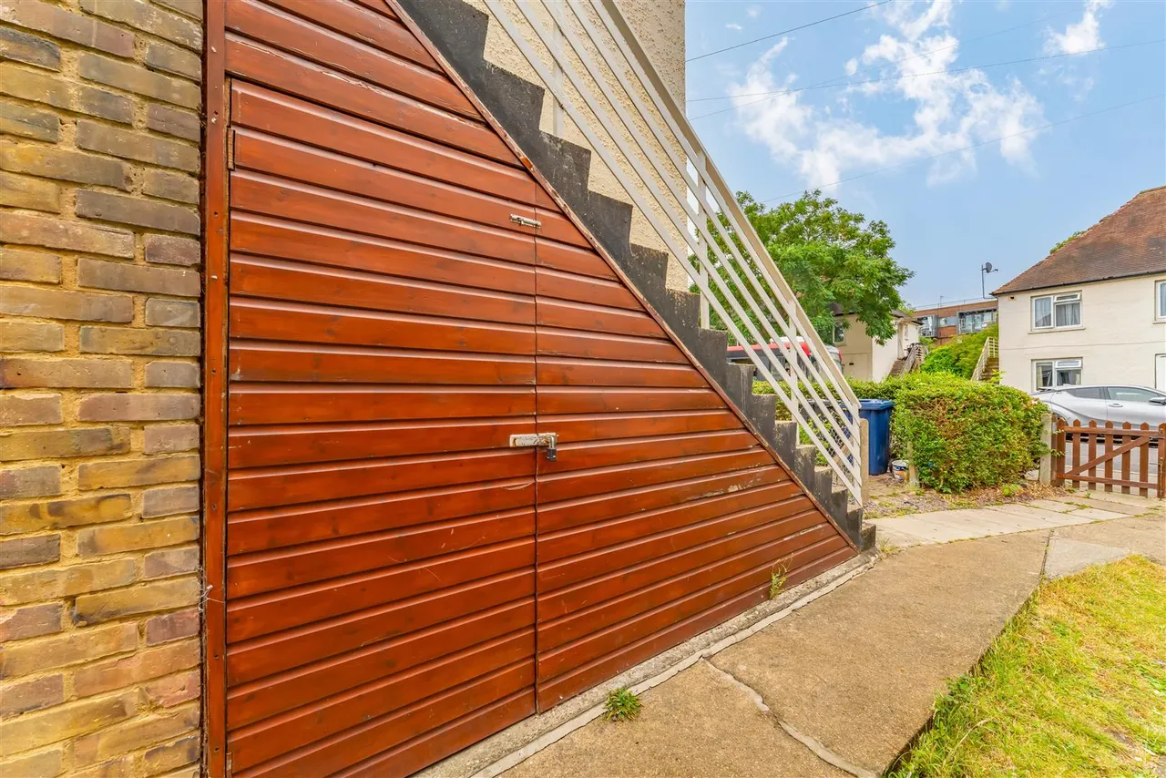 Browning Avenue, Hanwell, photo 9