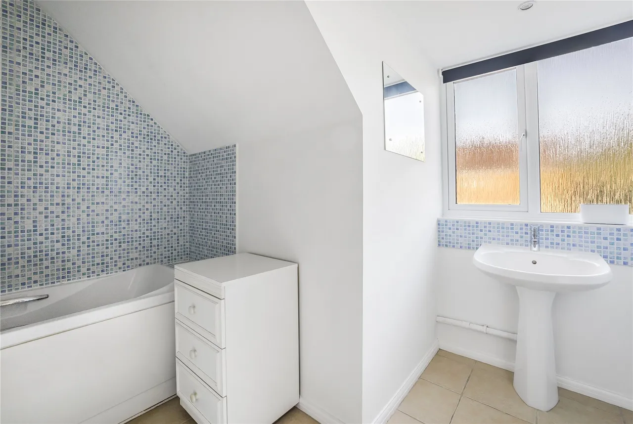 Alexandra Gardens, Knaphill, GU21, photo 10
