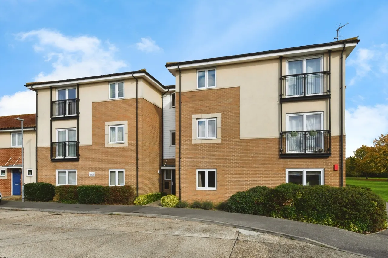 2 bed flat for sale — Hobart Close, Chelmsford, Essex, CM1